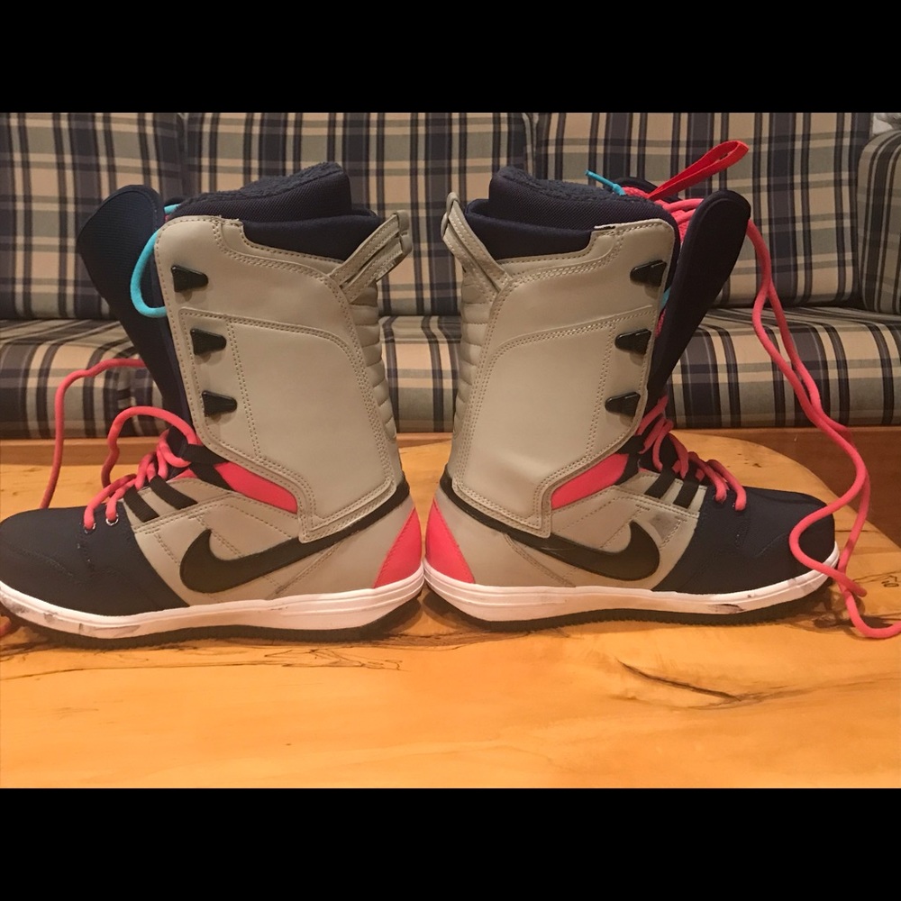Nike womens vapen snowboarding boots